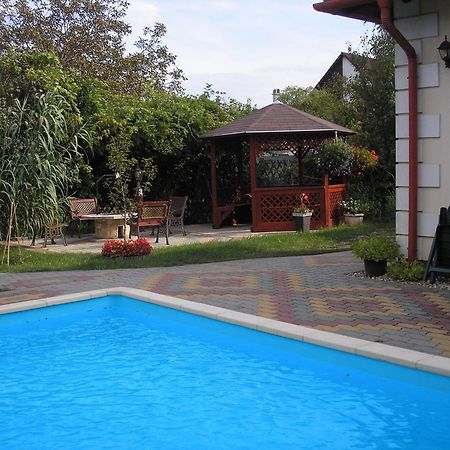 Kaktuszvirag Apartmanhaz Hajduszoboszlo Bagian luar foto