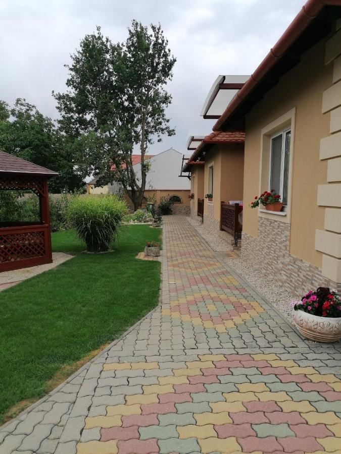Kaktuszvirag Apartmanhaz Hajduszoboszlo Bagian luar foto