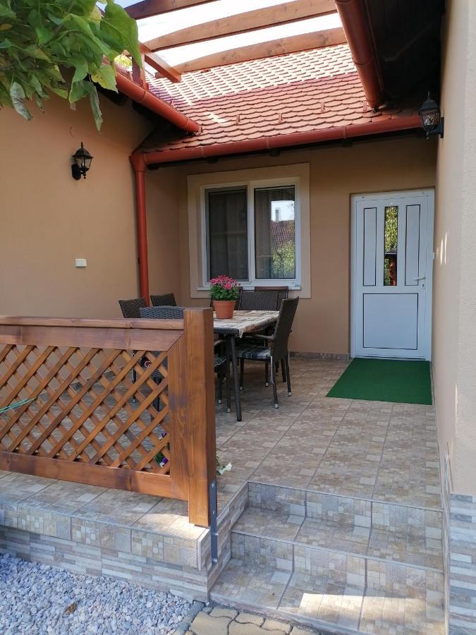 Kaktuszvirag Apartmanhaz Hajduszoboszlo Bagian luar foto