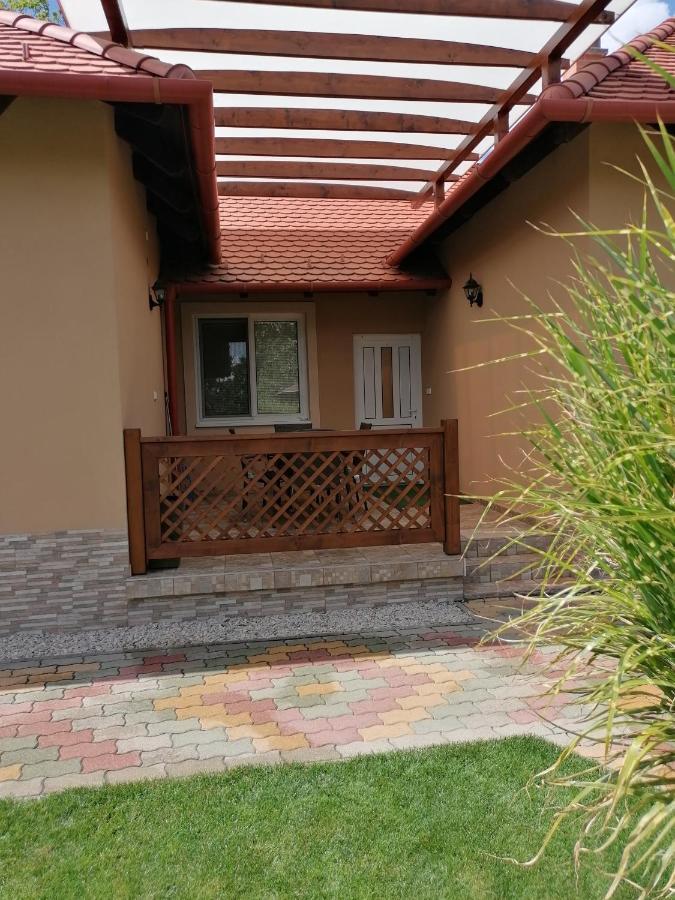 Kaktuszvirag Apartmanhaz Hajduszoboszlo Bagian luar foto