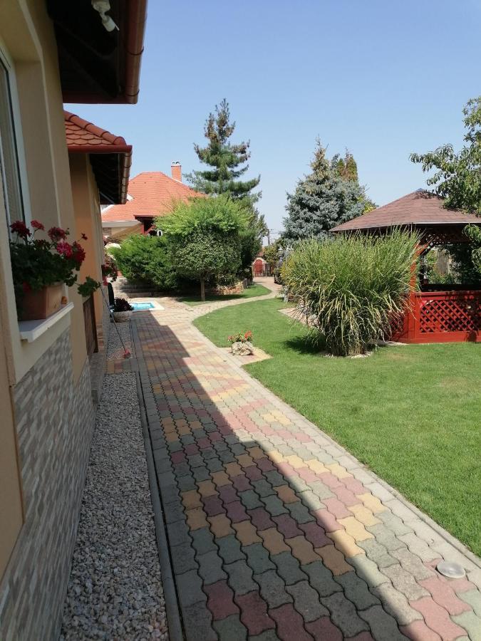 Kaktuszvirag Apartmanhaz Hajduszoboszlo Bagian luar foto