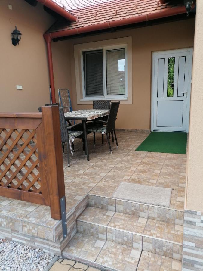 Kaktuszvirag Apartmanhaz Hajduszoboszlo Bagian luar foto