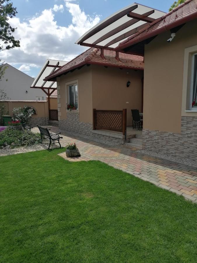 Kaktuszvirag Apartmanhaz Hajduszoboszlo Bagian luar foto