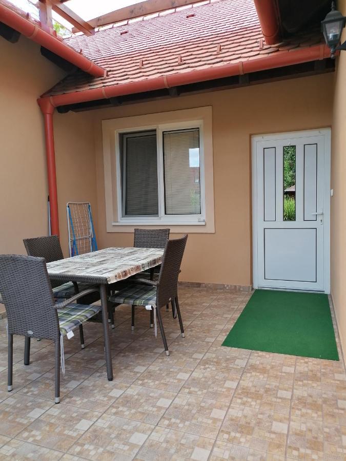 Kaktuszvirag Apartmanhaz Hajduszoboszlo Bagian luar foto