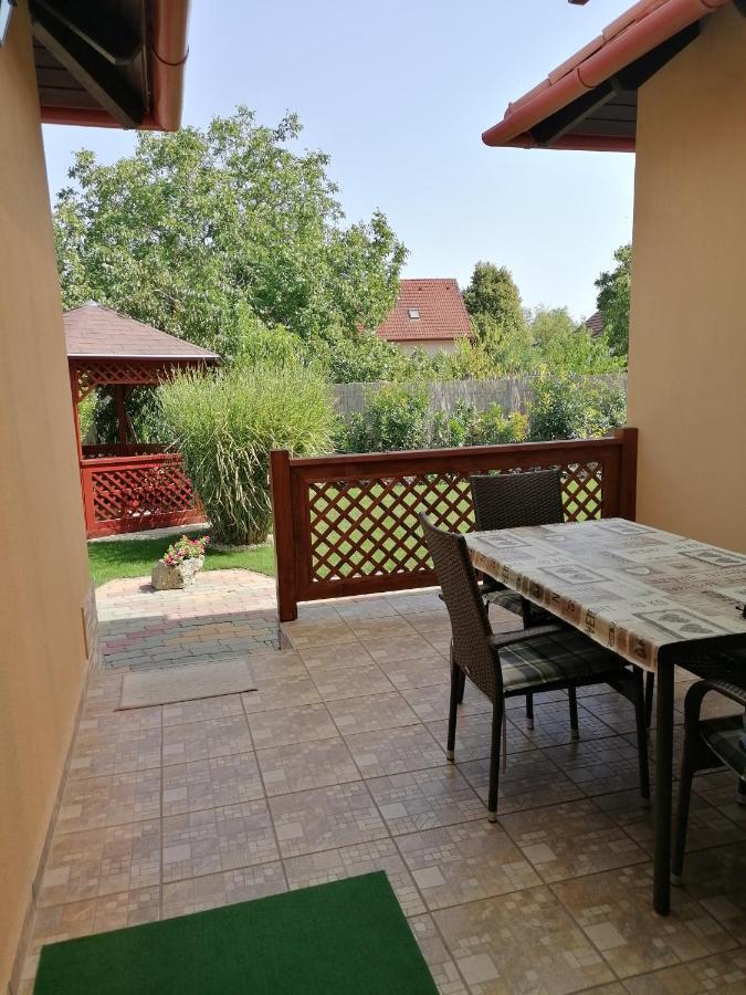 Kaktuszvirag Apartmanhaz Hajduszoboszlo Bagian luar foto