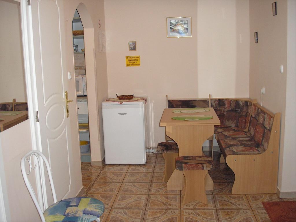 Kaktuszvirag Apartmanhaz Hajduszoboszlo Ruang foto